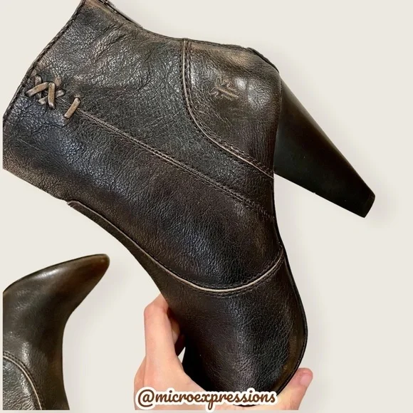 $349 Frye Regina Distressed Brown Real Leather Heeled Southern Ankle Booties - Picture 5 of 7